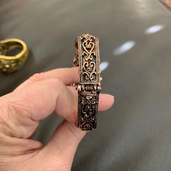 Bracelets - Picture 6 of 6